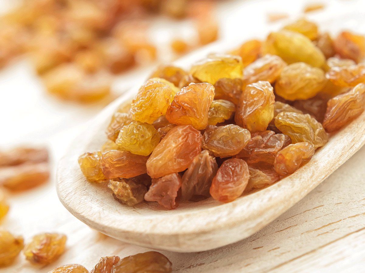 What are the effects of eating raisins?